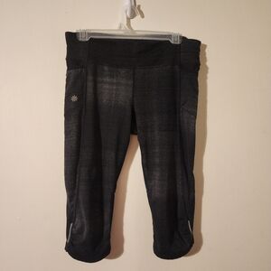 Athleta Icy Haze Be Free Womens Size Medium Black/Gray Capri Legging Pants